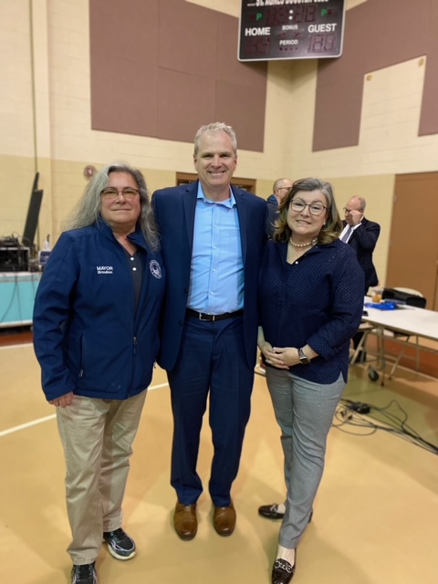 The 3 Mayors after all 3 resolutions were successfully adopted.